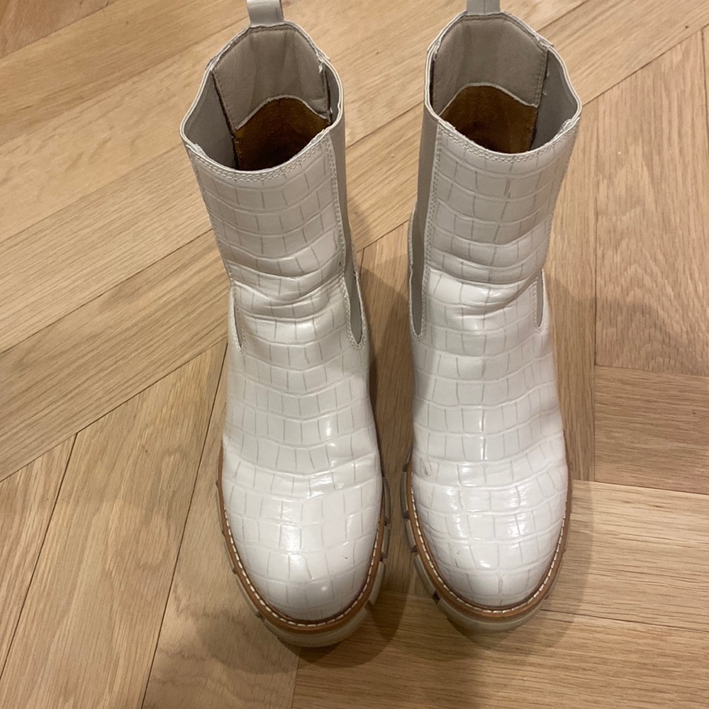 Vintage Havana, winter white, faux leather boots